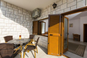 Отель Apartments Bisera  Трогир